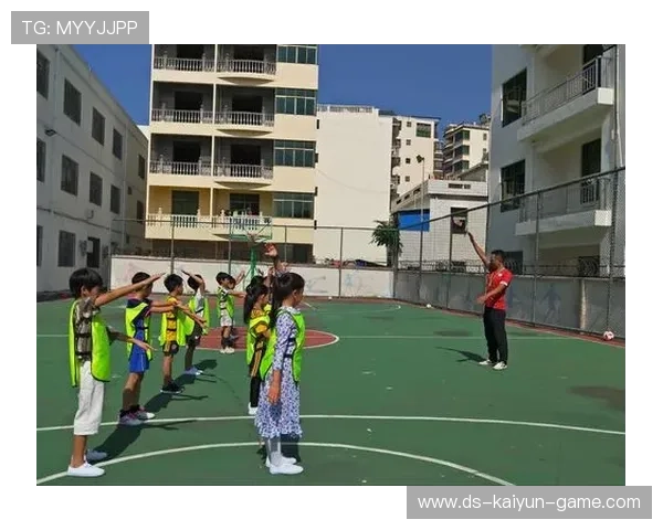 俱乐部与社区联合开展免费体育课堂推动全民健身，社区体育活动合作方案